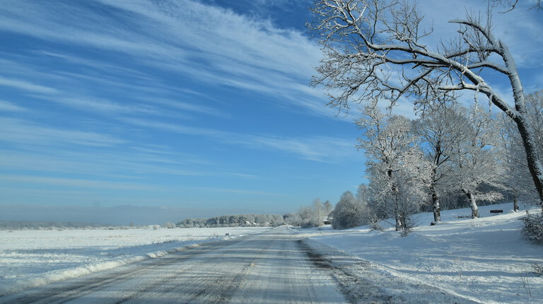 Vairuotojai ypatingą budrumą turi išlaikyti atokesniuose keliuose