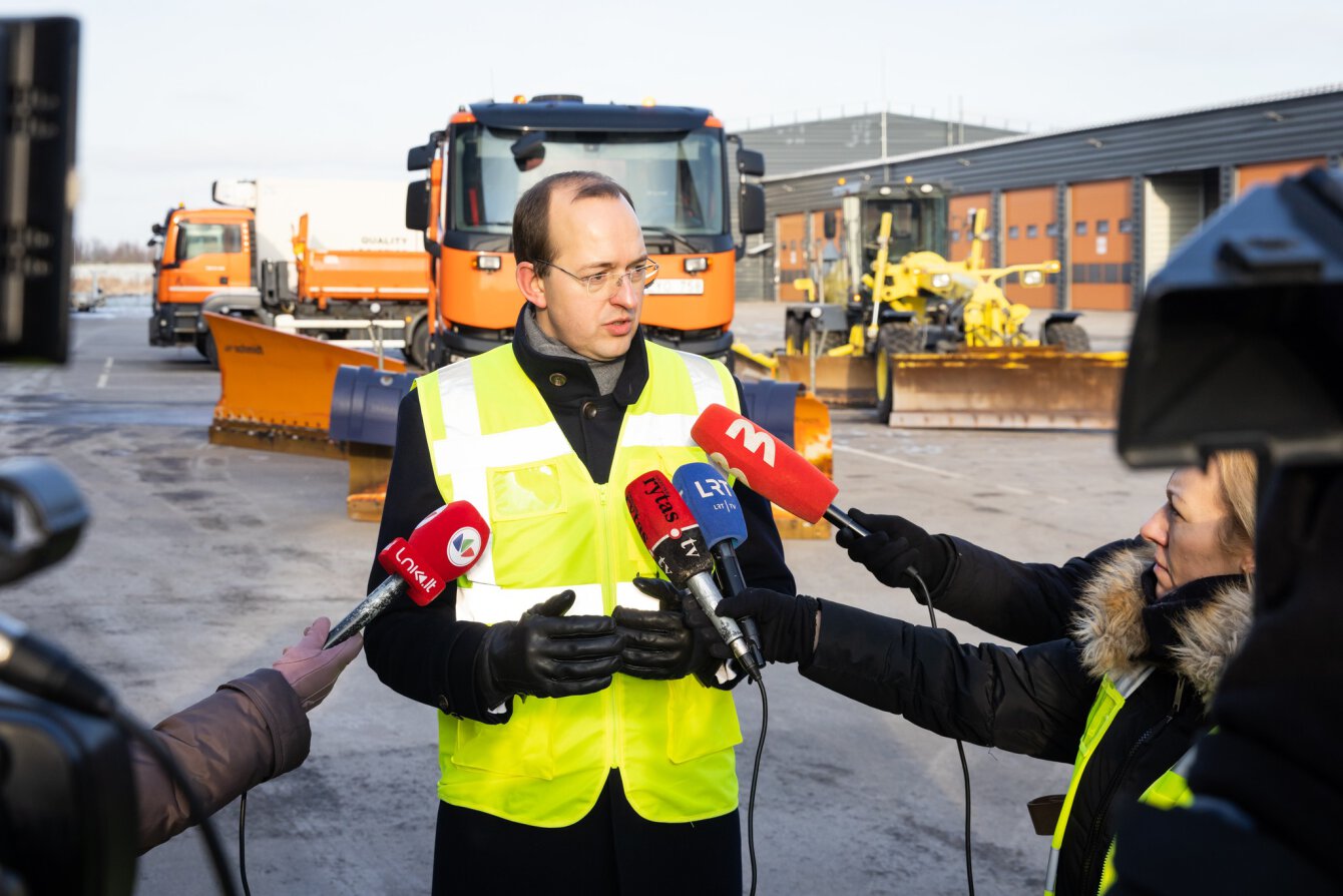 Susisiekimo ministras lankėsi AB „Kelių priežiūra“ kelių priežiūros ir valdymo centre Kaune