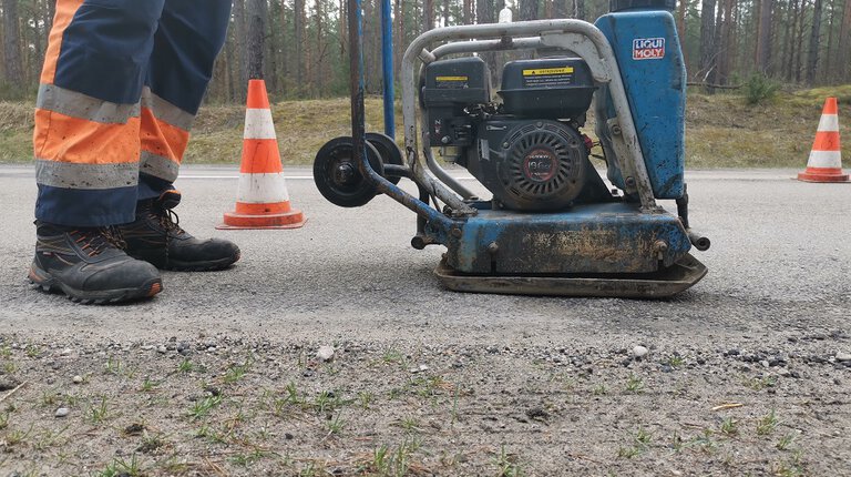 AB „Kelių priežiūra“ suskaičiavo, kiek jau užtaisė duobių