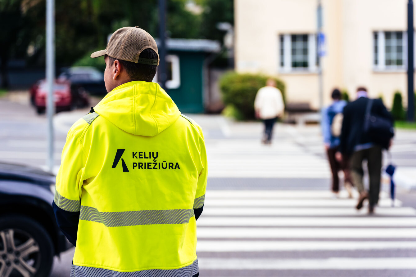 Kelias į mokyklą: bendras policijos, kelininkų, savanorių ir tėvų rūpestis