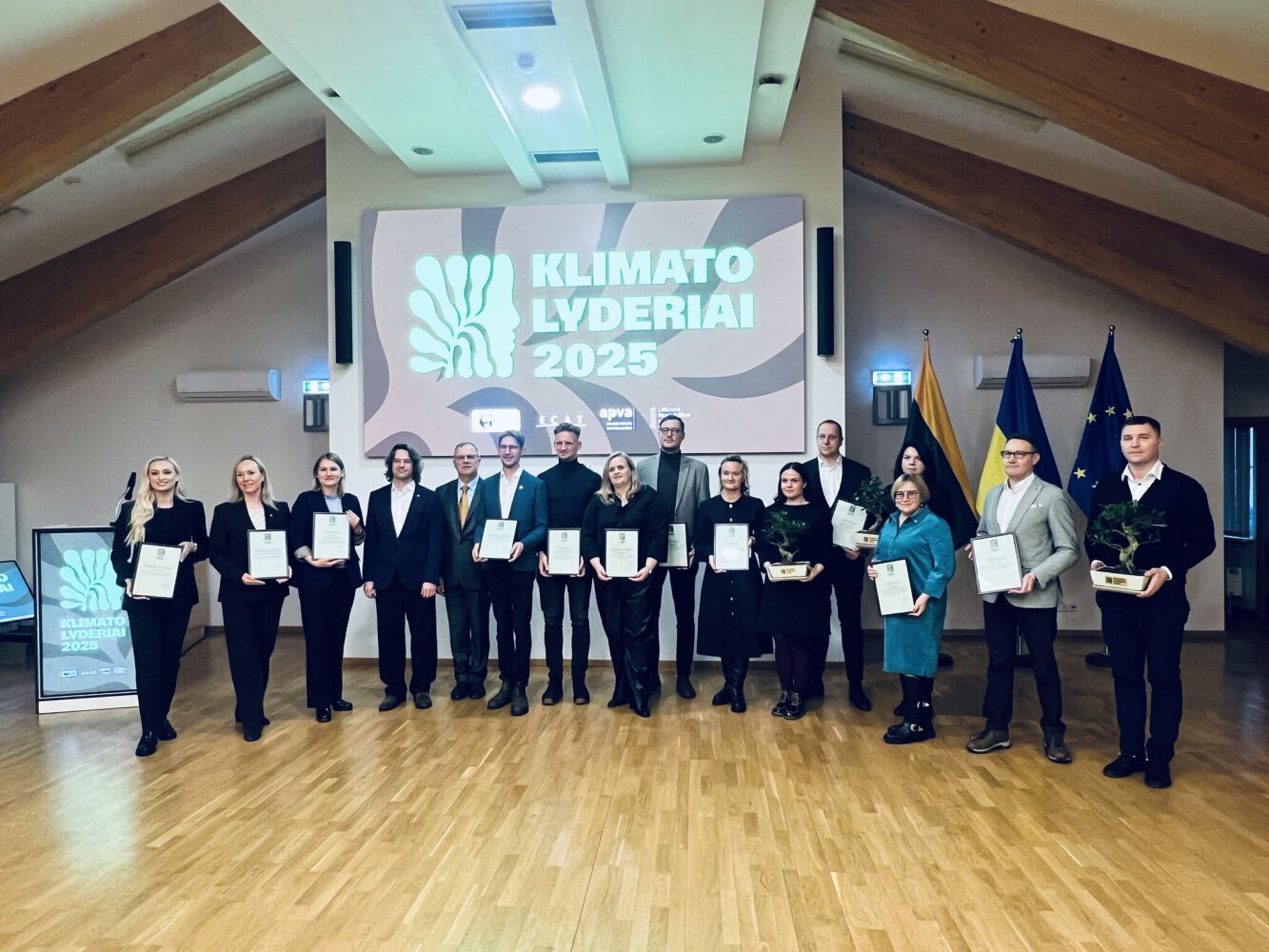 AB „Kelių priežiūra“ pripažinta didžiųjų transporto įmonių kategorijos „Klimato lydere“